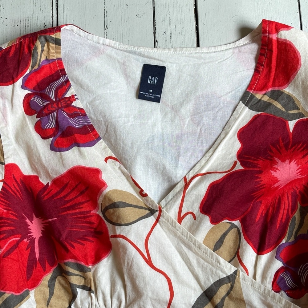 GAP Floral Wrap Top Size M Red Cream Cotton Cap Sleeve Blouse - Picture 4 of 13